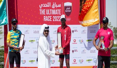 Sheikh Joaan bin Hamad Al Thani with the winners 